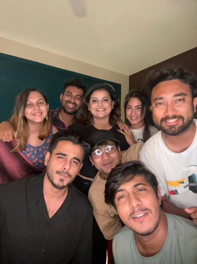 সিয়াম-ফারিয়াসহ মিডিয়ার আন্য বন্ধুরা। এটি চলতি বছরের ভালোবাসা দিবস উপলক্ষে পোস্ট করেন ফারিয়া। ছবি: ফারিয়া/ফেসবুক