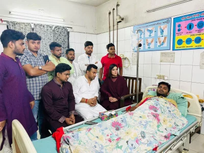 ছাত্রলীগের নেতাকর্মীদের সঙ্গে মাহি। ছবি মাহি/ফেসবুক