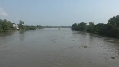 ছোট যমুনা ও আত্রাই নদীর পানি বিপৎসীমার ওপর দিয়ে প্রবাহিত হচ্ছে। ছবি: ইনডিপেনডেন্ট