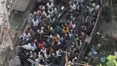 শনিবার পুলিশের সঙ্গে সংঘর্ষে জড়ায় বিএনপি নেতা–কর্মীরা। ছবি: ইনডিপেনডেন্ট