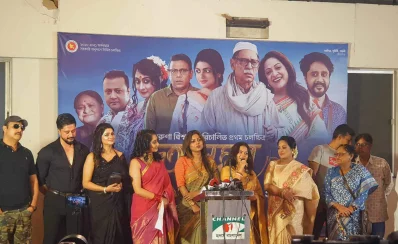 সংবাদ সম্মেলনে সিনেমাটির অভিনয়শিল্পীরা। ছবি: ওয়ালিউল বিশ্বাস