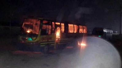 ডেমরায় অছিম পরিবহনের বাসে আগুন। ফাইল ছবি