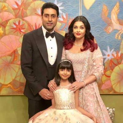 মেয়ের সঙ্গে ঐশ্বরিয়া ও অভিষেক বচ্চন। ছবি: সংগৃহীত