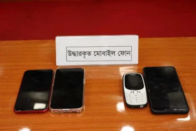 হিমুর ও উরফির মোবাইল। ছবি: র্যাবের মিডিয়া সেল