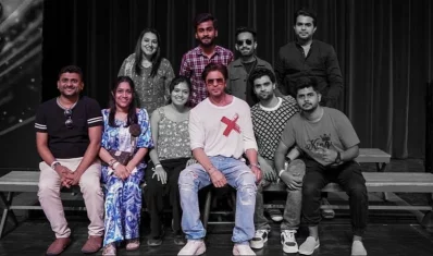 বাঁ থেকে সোলায়মান-ফারজানা দম্পতি এবং উপরের সারিতে বাঁ থেকে দ্বিতীয় রোমান। ছবি: এসআরকে ইউনিভার্স বাংলাদেশ