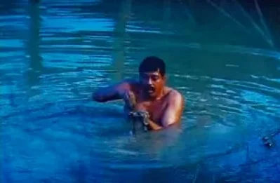 হুমায়ূন আহমেদের নাটকের দৃশ্যে ফারুক আহমেদে। ছবি: সংগৃহীত