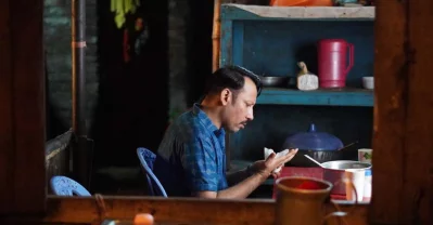 রিংটোন পর্বে মোস্তফা মন্ওয়ার। ছবি: চরকি