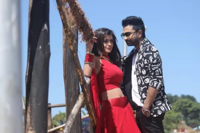 তিশা ও ইমরান। ছবি: ফেসবুক থেকে নেওয়া