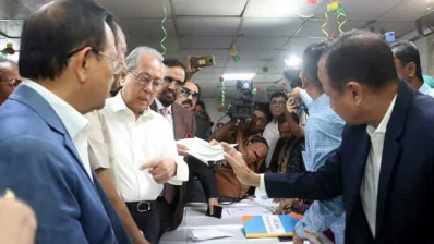 জাতীয় পার্টির মনোনয়ন ফরম বিক্রি। ফাইল ছবি