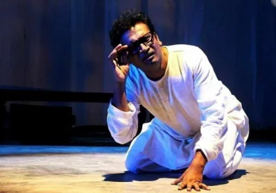 শহীদ বুদ্ধিজীবী মুনীর চৌধুরীর চরিত্রে অভিনয় করেছেন মাহবুব আমিন মিঠু। ছবি: থিয়েটার অঙ্গনের সৌজন্যে