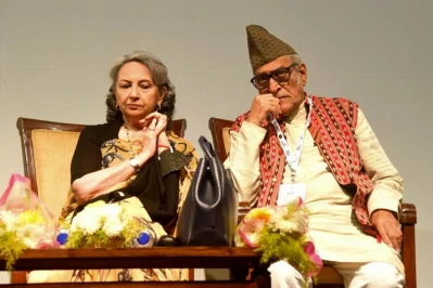উৎসবের সমাপনী দিনে এসেছিলেন শর্মিলা ঠাকুর ও মোহন আগাসে। ছবি: সংগৃহীত