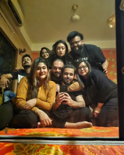 কাছের বন্ধু ও পরিবারের সঙ্গে নববর্ষ উদযাপন করেছেন সিয়াম। ছবি: ফেসবুক থেকে নেওয়া