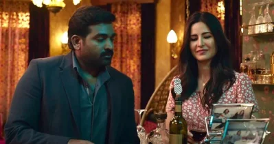 মেরি ক্রিসমাস সিনেমায় বিজয় ও ক্যাটরিনা। ছবি: সংগৃহীত