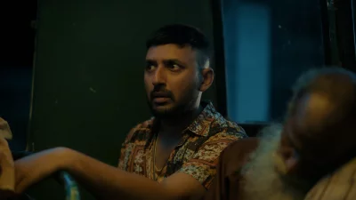 টিকিট সিরিজে মনোজ প্রামাণিক। ছবি: চরকি