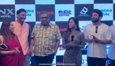 কলকাতায় টিজার প্রকাশনা অনুষ্ঠানে নির্মাতা রাশেদ ও অভিনয়শিল্পীরা। ছবি: নির্মাতার সৌজন্যে