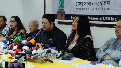 সংবাদ সম্মেলনে ফেরদৌস-ঋতুপর্ণা। ছবি: সংগৃহীত