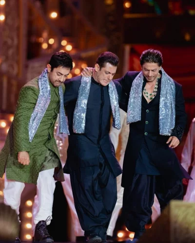 মুকেশ আম্বানির ছেলের বিয়েতে আমির, সালমান ও শাহরুখ। ছবি: সংগৃহীত