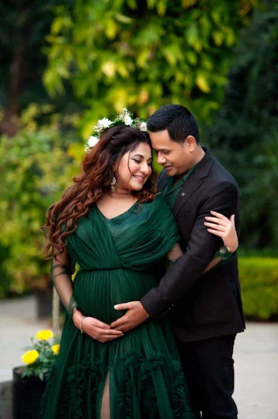 শিগগিরই মা হতে যাচ্ছেন লিজা। ছবি: ফেসবুক থেকে নেওয়া
