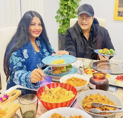 অনেকদিন পর আমেরিকায় দেখা ফেরদৌস-মৌসুমীর। ছবি: ফেসবুক থেকে নেওয়া 1