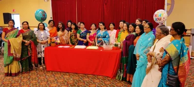 মা দিবসে শিব মন্দিরে মায়েদের কেক কাটা চলছে। ছবি: সংগৃহীত