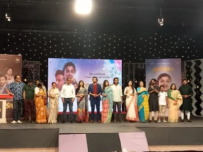 সূচনা অনুষ্ঠানে নাটকটির অভিনয়শিল্পীরা। ছবি: ইনডিপেনডেন্ট ডিজিটাল