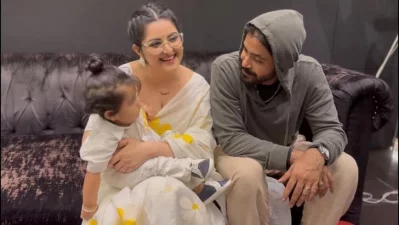 ছেলের সঙ্গে রাজ-পরী। ছবি: সংগৃহীত