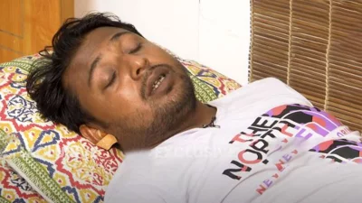 আহত অবস্থায় দিনার। ছবি: ভিডিও থেকে স্ক্রিনশট