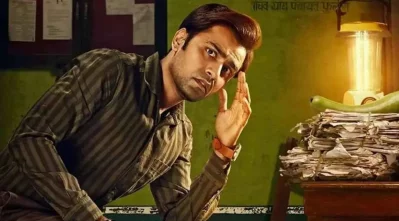 সচিব অভিষেকের ভূমিকায় জিতেন্দ্র। ছবি: প্রাইম ভিডিও