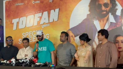 বিশেষ প্রদর্শনীতে কথা বলছেন শাকিব। ছবি: সংগৃহীত