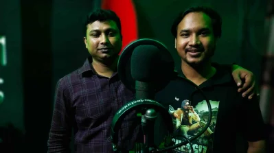 গানটির রেকর্ডিংয়ে আদিয়ান মিছিল ও জিৎ শাহীন। ছবি: পরিচালকের সৌজন্যে