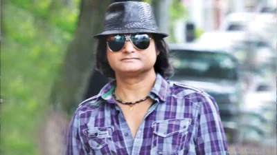 তিন দশকপূর্তির ফটোসেশনে শাফিন। ছবি: সংগৃহীত