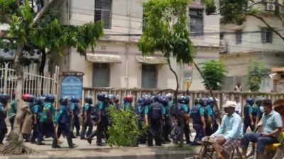 রোববার সারাদেশে এখন পর্যন্ত ১৪ জন পুলিশ সদস্য নিহতের খবর পাওয়া গেছে। ছবি: ইনডিপেনডেন্ট