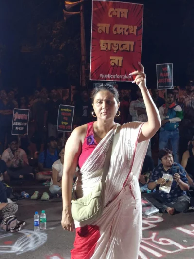 গণ-অবস্থানে স্বস্তিকা মুখোপাধ্যায়। ছবি: ফেসবুক থেকে নেওয়া