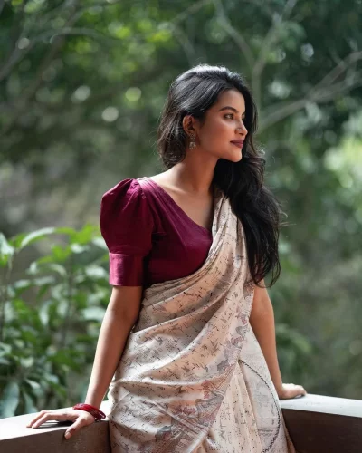 ইকো রিসোর্টগুলোতে ভ্রমণের সময় সঙ্গে রাখুন শাড়ি। ছবি নাজিফা তুষির ইন্সটাগ্রাম হ্যান্ডেল থেকে নেওয়া