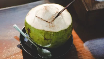 ডাবের পানি শরীরে ইলেক্ট্রোলাইটের ভারসাম্য বজায় রাখে। ছবি:পেক্সেলস