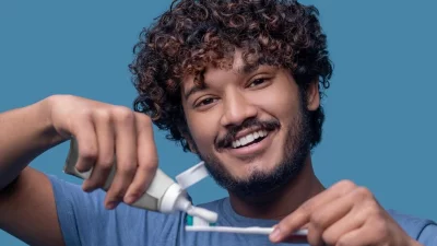 দিনে দুইবার ব্রাশ করুন। ছবি: ফ্রিপিক