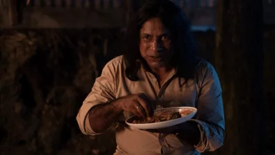 সিরিজটির একটি দৃশ্যে মোশাররফ করিম। ছবি: চরকি