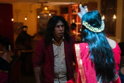 আধুনিক বাংলা হোটেলের দৃশ্যে মোশাররফ করিম ও নিদ্রা নেহা। ছবি: সংগৃহীত