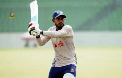 এ বছরে টেস্টে ব্যাট হাতে বলুন বা ব্যাট হাতে, বাংলাদেশের সেরা মিরাজই। ফাইল ছবি