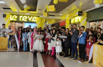 উদ্বোধন অনুষ্ঠানে উপস্থিত ছিলেন প্রতিষ্ঠানটির কর্মকর্তারা। ছবি: ইনডিপেনডেন্ট