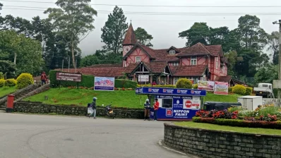 শহরের অধিকাংশ লোকই সিংহলী। ছবি: লেখক
