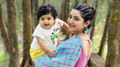 রাজ্যকে কোলে নিয়ে পরী। ছবি: সংগৃহীত