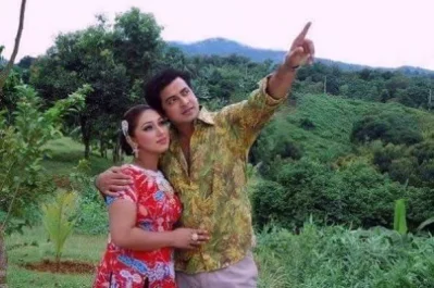 ভালোবাসলেই ঘর বাঁধা যায় না সিনেমায় অপু বিশ্বাসের সঙ্গে জুটি বেঁধেছিলেন শাকিব। ছবি: সংগৃহীত