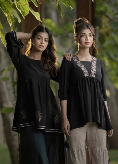 গ্রীষ্মকালীন আবহাওয়া মাথায় রেখে মেয়েদের জন্য থাকছে এথনিক টপস। ছবি: রাইজ