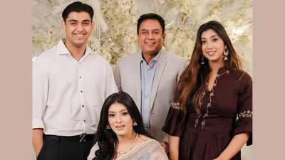 দুই সন্তান ও স্ত্রী মৌয়ের সঙ্গে জাহিদ। ছবি: সংগৃহীত