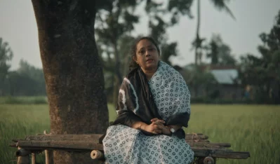 প্রিয়কে নিয়ে কথা বলছেন তাঁর মা সামসি আরা জামান। ছবি: রজত তন্ময়