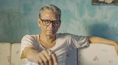 আজাদের চাচার ভূমিকায় আজিজুল হাকিম। ছবি: হইচই