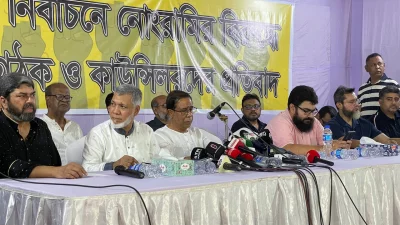 সংবাদ সম্মেলনে ক্লাব কর্তারা। ছবি: সংগৃহীত