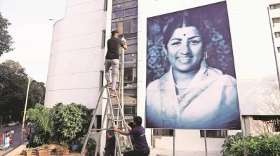 সম্প্রতি লতার জন্মবার্ষিকীতে হাসপাতাল নির্মাণের ঘোষণা দিয়েছে এলএমএমএফ। ছবি: সংগৃহীত