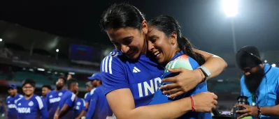 জয়ের পর আনন্দে ভাসেন স্মৃতি মান্ধানা ও ম্যাচ সেরা জেমিমা রদ্রিগেস। ছবি: আইসিসি
